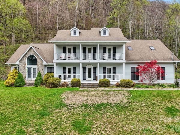 302 Davy Crockett Drive, Maggie Valley, NC 28751