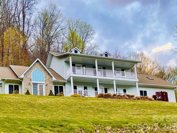 302 Davy Crockett Drive, Maggie Valley, NC 28751