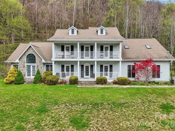 302 Davy Crockett Drive, Maggie Valley, NC 28751