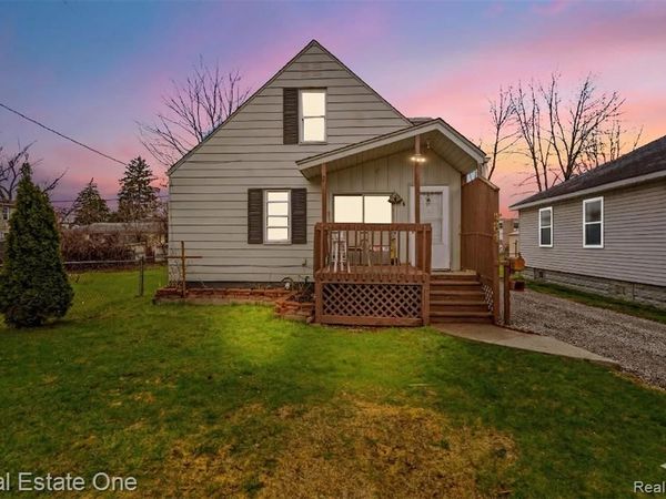 131 N Josephine Avenue, Waterford Twp, MI 48328