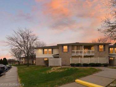 61031 Greenwood Drive, South Lyon, MI 48178