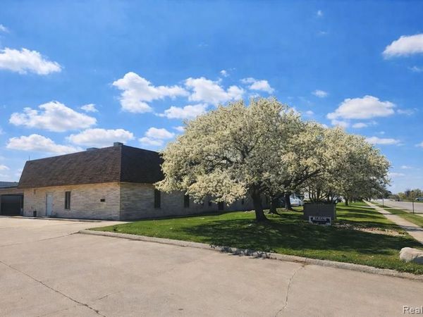 14156 E 11 Mile Rd, Warren, MI 48089