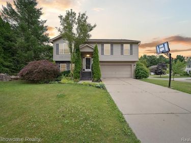 2738 Birchwood Drive, Waterford Twp, MI 48329