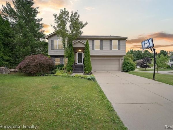 2738 Birchwood Drive, Waterford Twp, MI 48329