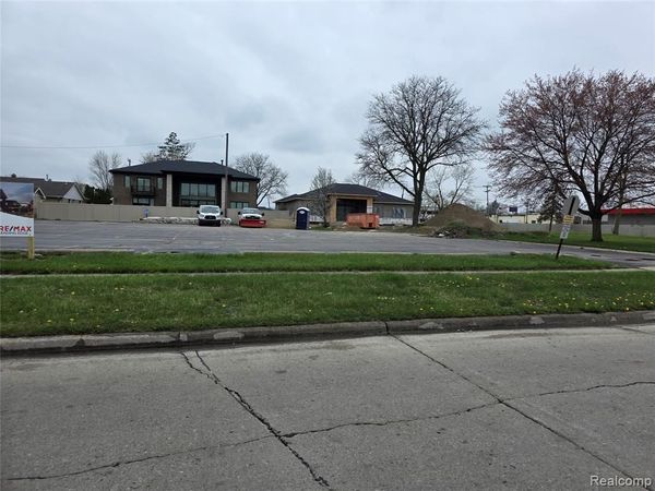 2051 Kinmore Street, Dearborn Heights, MI 48127