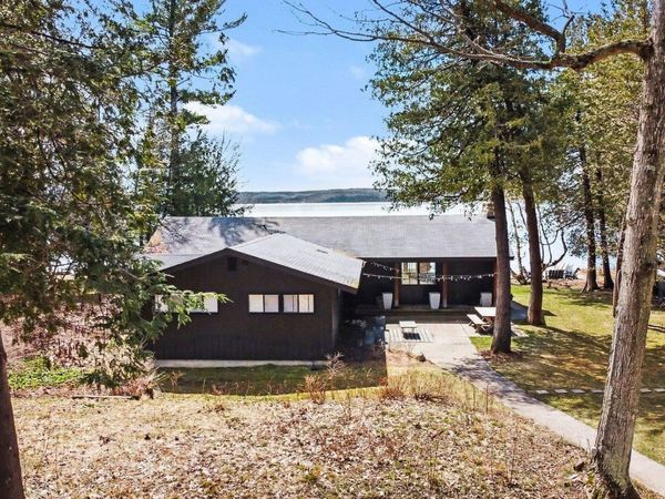 6170 Tamarack Lane S, Maple City, MI 49664