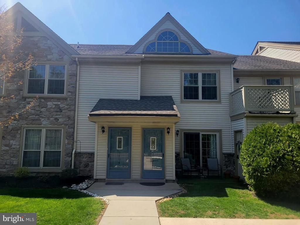 2404 FOXMEADOW CIRCLE, ROYERSFORD, PA 19468