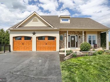 365 LYNNE DRIVE, MOUNT WOLF, PA 17347