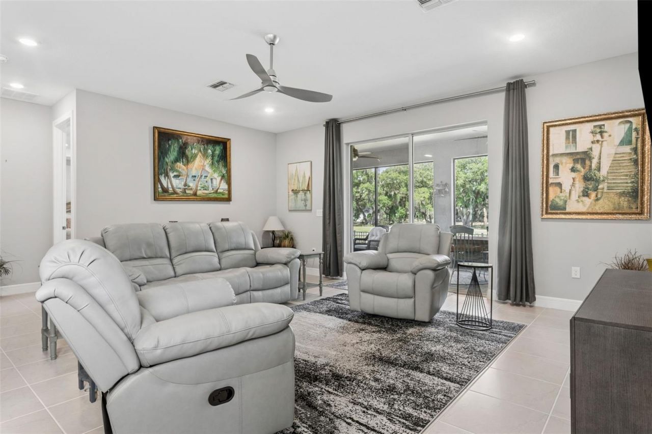 6382 Bradford Woods Drive, Zephyrhills, FL 33542 Photo