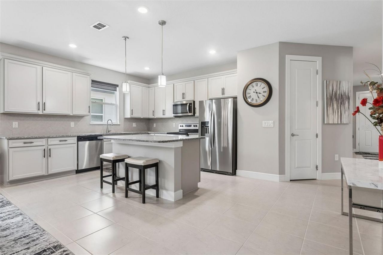 6382 Bradford Woods Drive, Zephyrhills, FL 33542 Photo