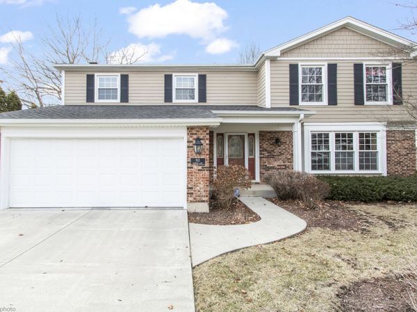 913 Warwick Lane , Libertyville, IL 60048