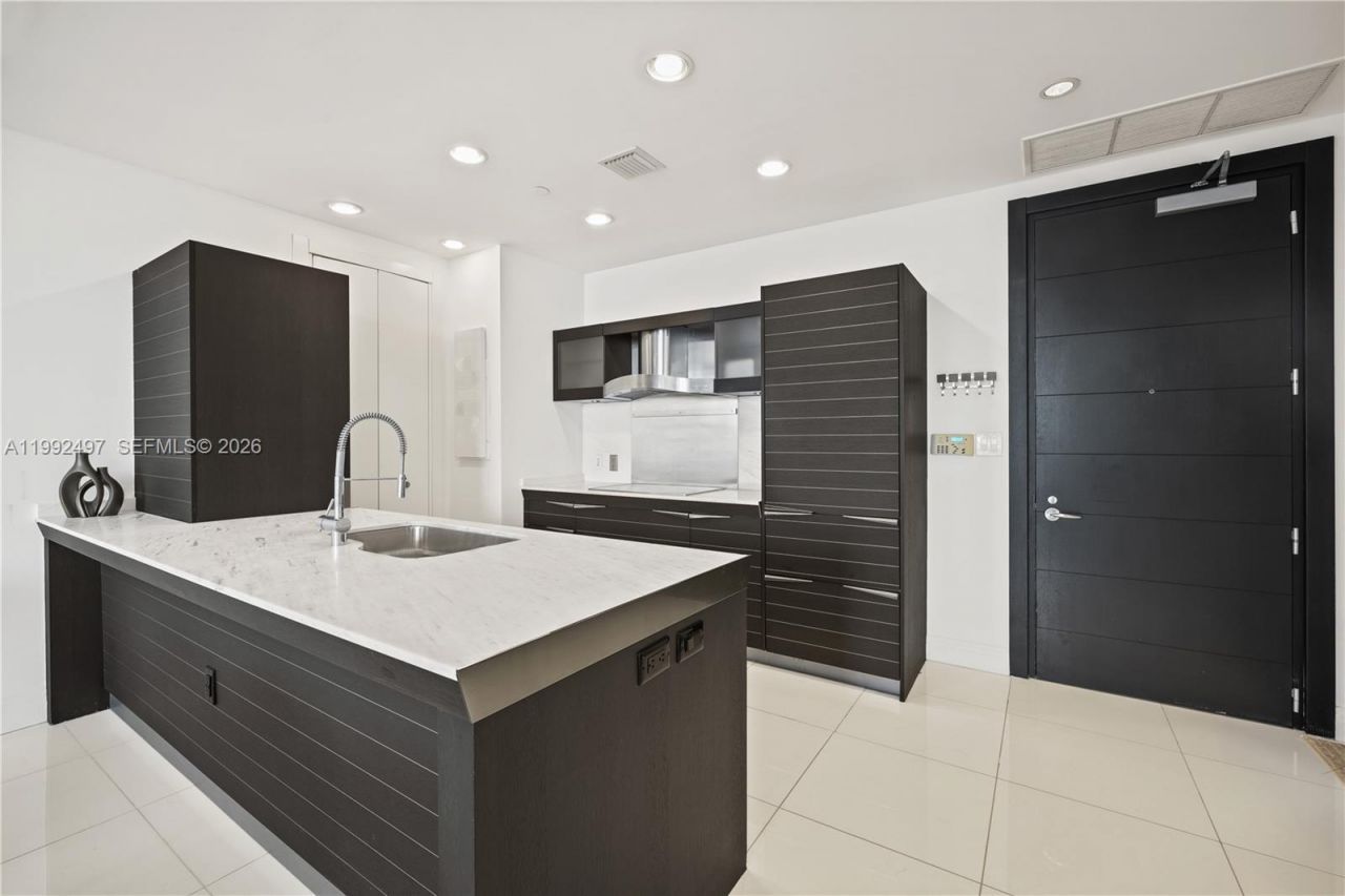 200 Biscayne Boulevard Way, Unit 5009, Miami, FL 33131 Photo