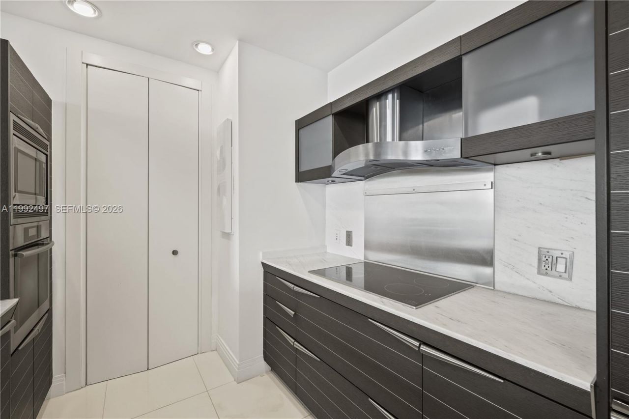 200 Biscayne Boulevard Way, Unit 5009, Miami, FL 33131 Photo