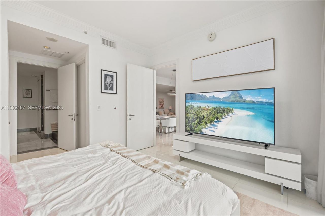 200 Biscayne Boulevard Way, Unit 5009, Miami, FL 33131 Photo