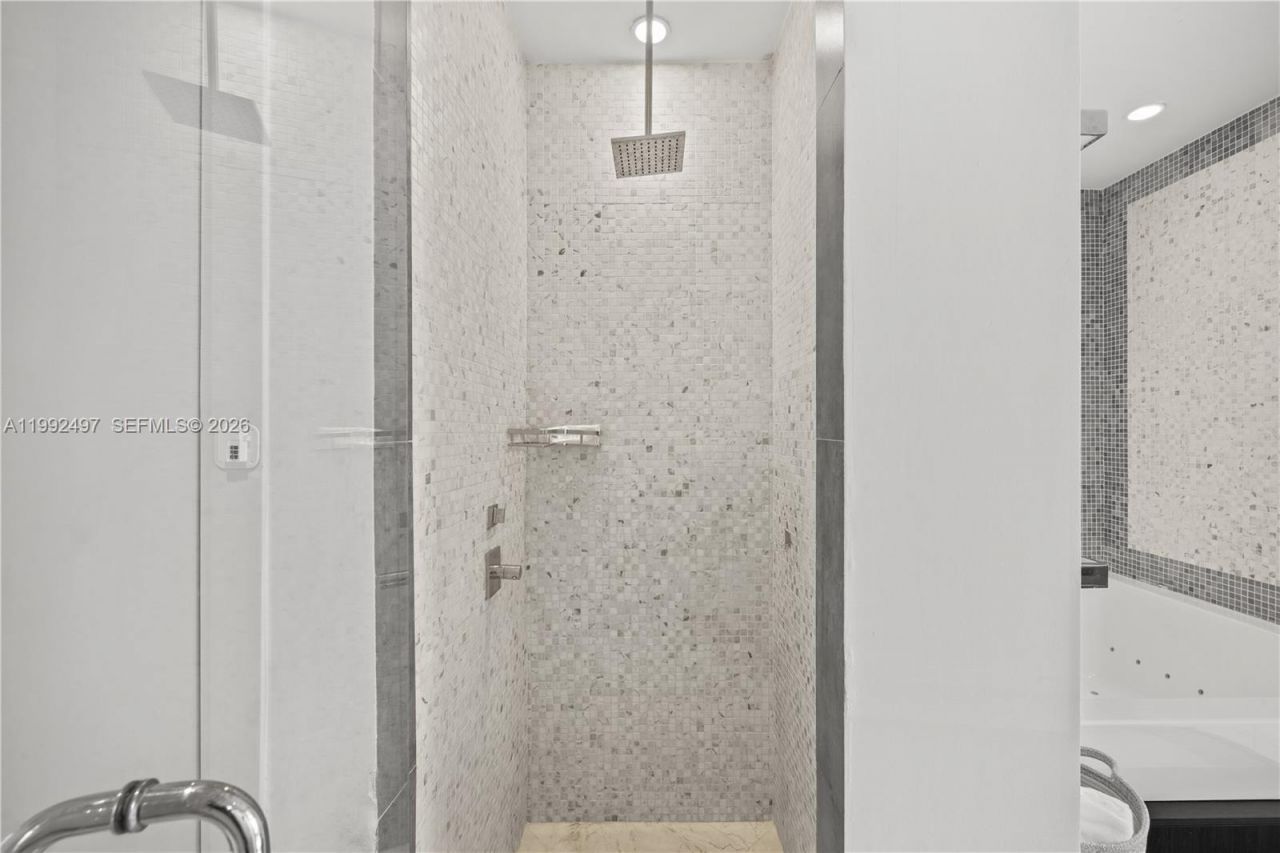 200 Biscayne Boulevard Way, Unit 5009, Miami, FL 33131 Photo