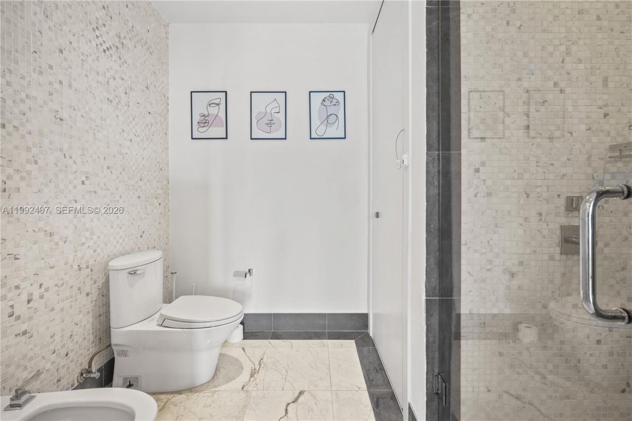 200 Biscayne Boulevard Way, Unit 5009, Miami, FL 33131 Photo