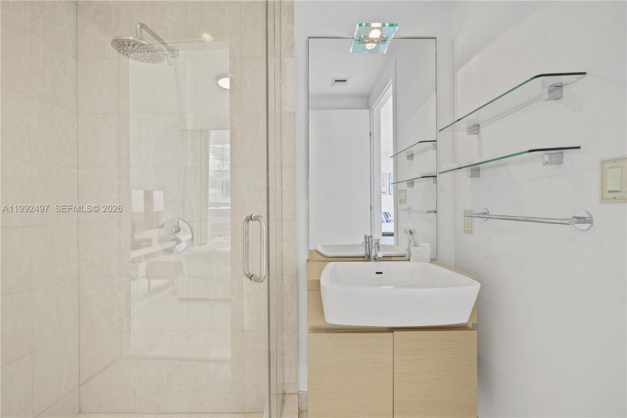 200 Biscayne Boulevard Way, Unit 5009, Miami, FL 33131 Photo