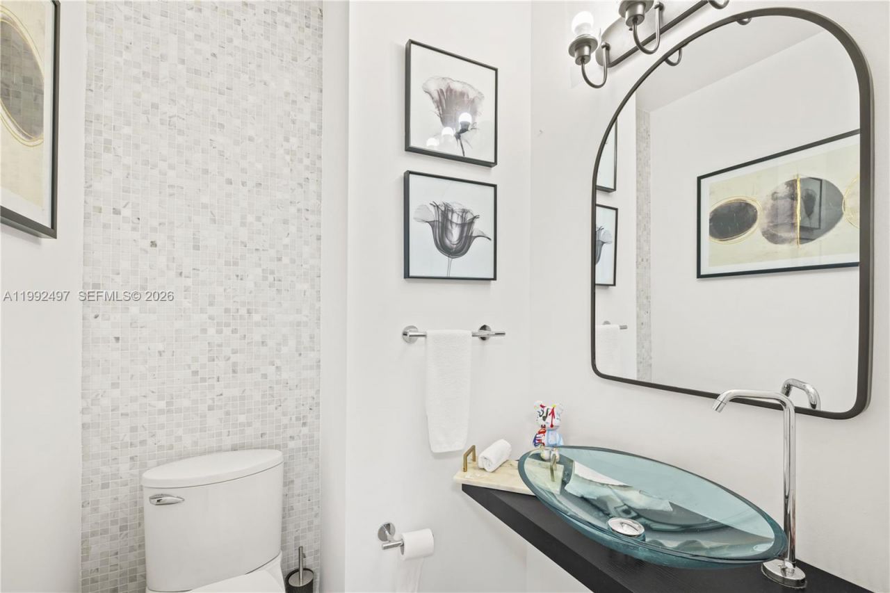 200 Biscayne Boulevard Way, Unit 5009, Miami, FL 33131 Photo