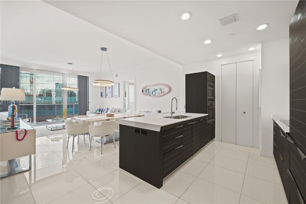 200 Biscayne Boulevard Way, Unit 5009, Miami, FL 33131 Photo