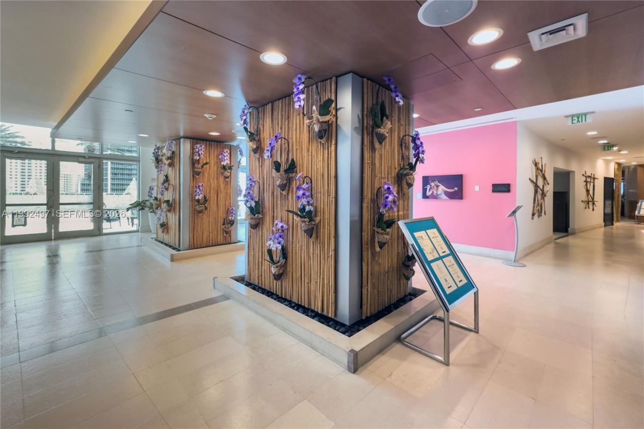 200 Biscayne Boulevard Way, Unit 5009, Miami, FL 33131 Photo