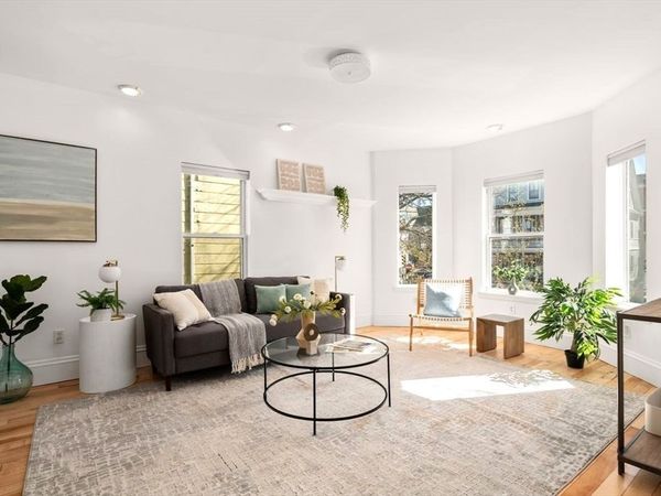 221 Highland Ave., Unit 2, Somerville, MA 02143