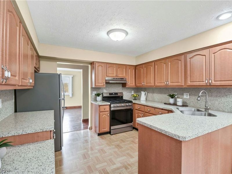 8601 State Road, North Royalton, OH 44133 Photo 4