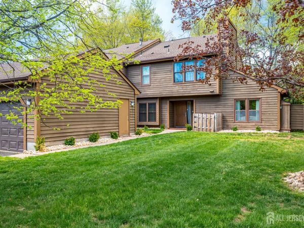 138 Oakmont Court, Edison, NJ 08820