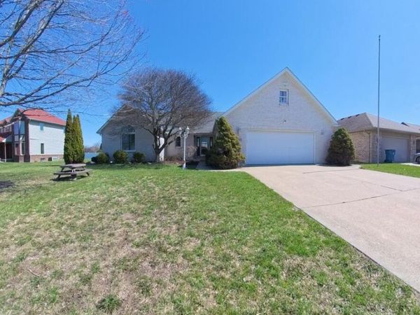 1013 S Lallendorf Road, Oregon, OH 43616