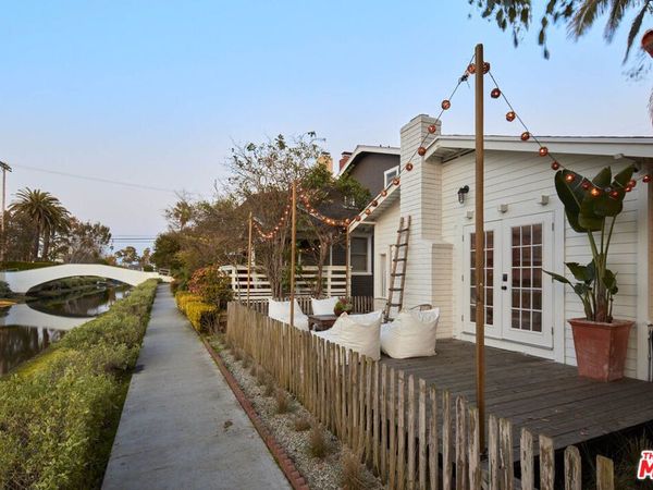 230 Sherman Canal, Venice, CA 90291