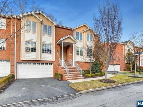 31 Skymark Court 31, Upper Saddle River, NJ 07458