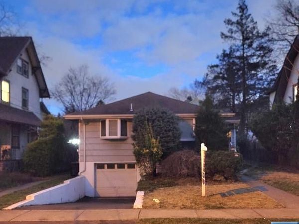 105 Oaktree Place, LEONIA, NJ 07605