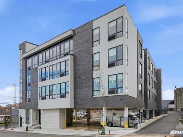 9-11 E Passaic Street 305, HACKENSACK, NJ 07601