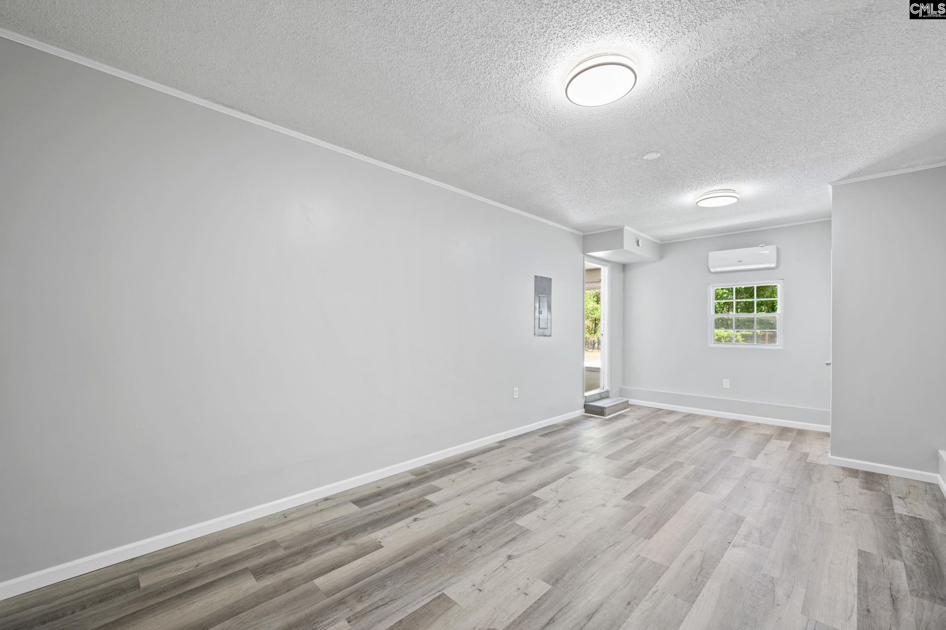 114 Woodspur Road Photo 10