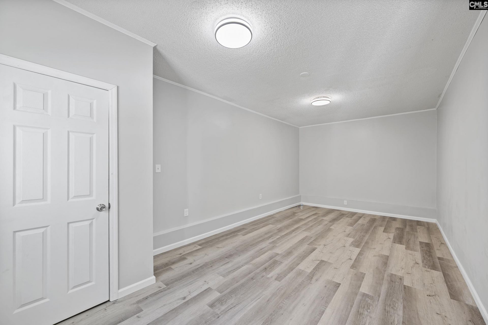 114 Woodspur Road  Photo 11