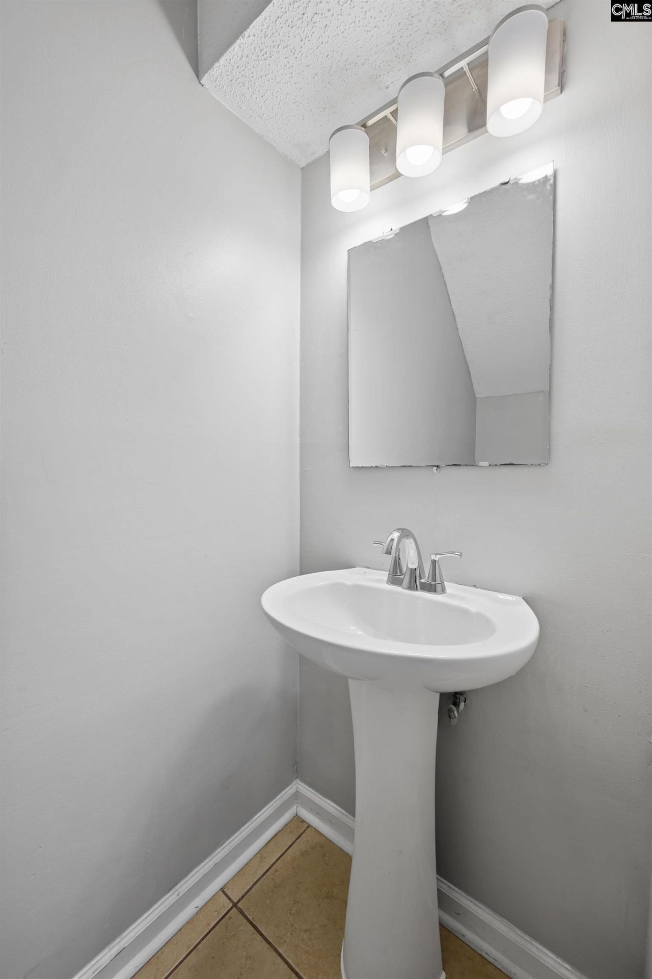 114 Woodspur Road Photo 12