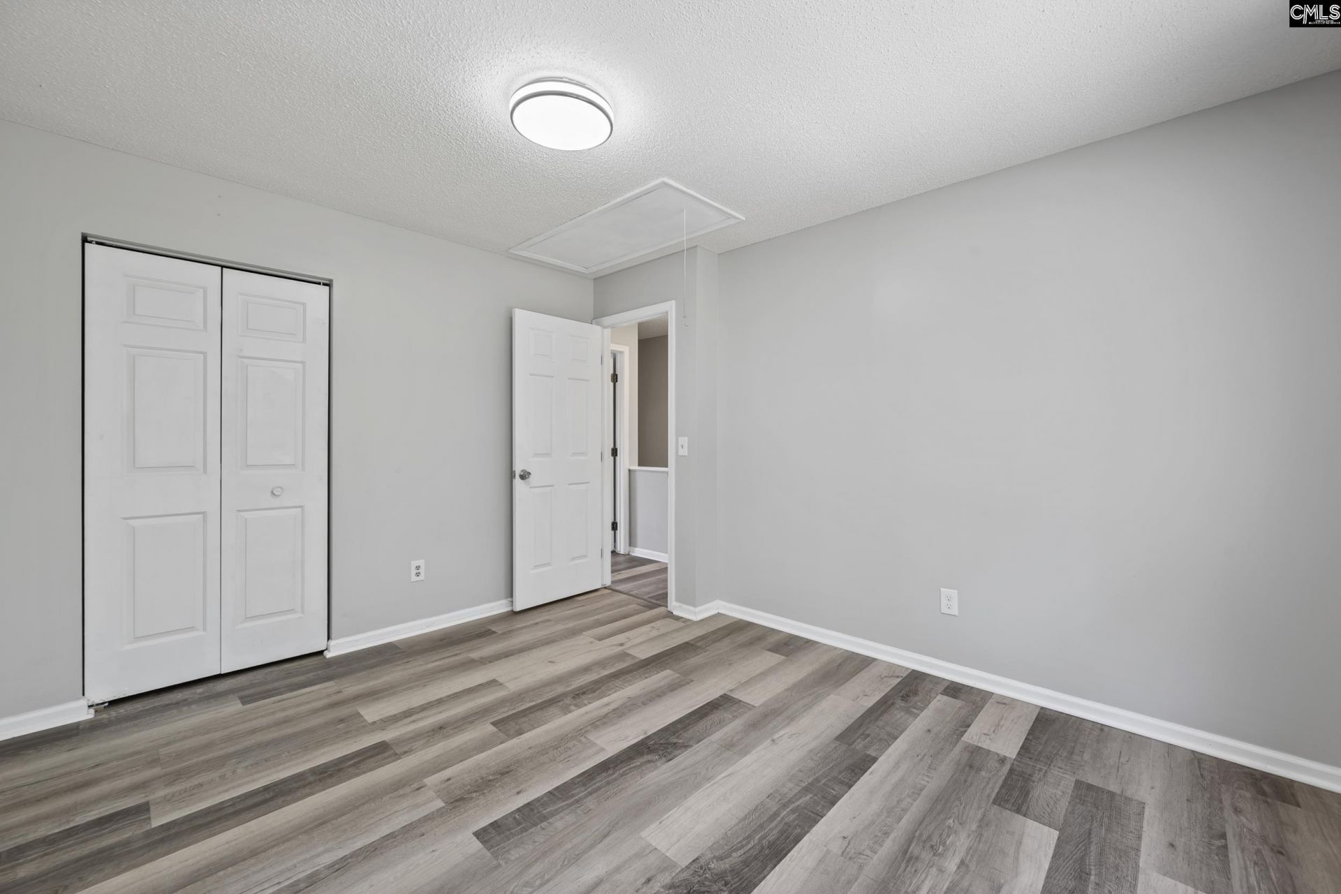 114 Woodspur Road Photo 16