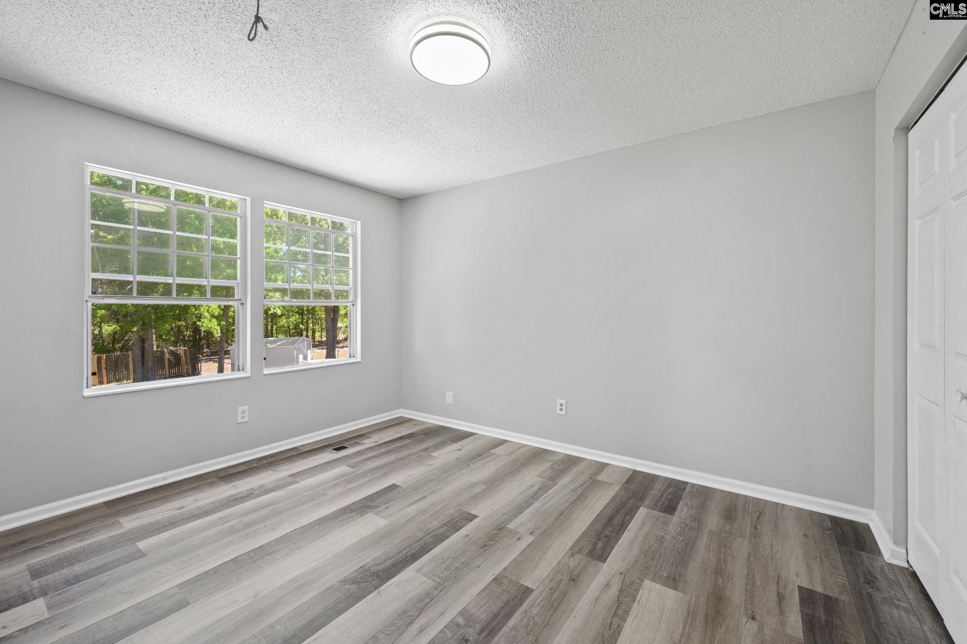 114 Woodspur Road Photo 17