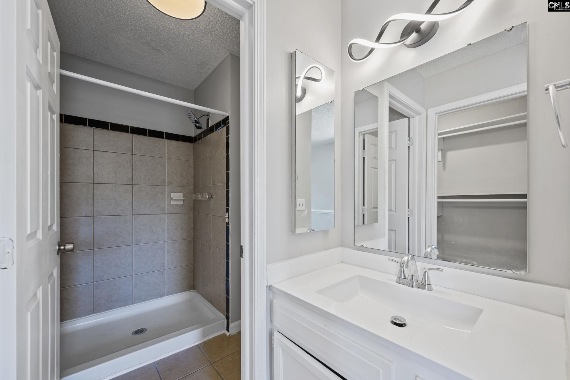 114 Woodspur Road  Photo 21