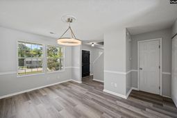 114 Woodspur Road  photo 4