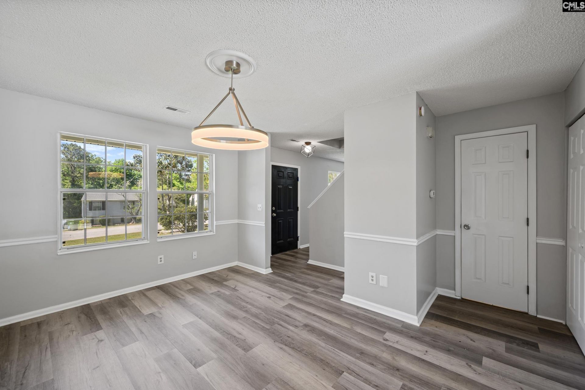 114 Woodspur Road Photo 5