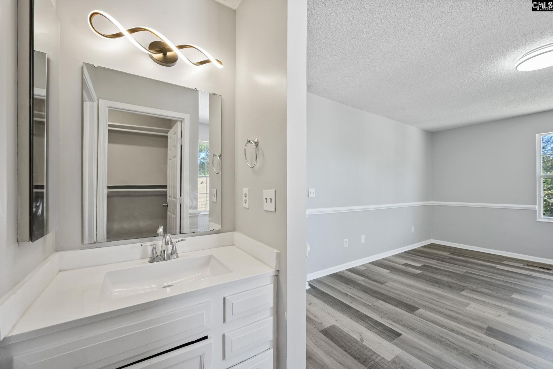 114 Woodspur Road  Photo 6