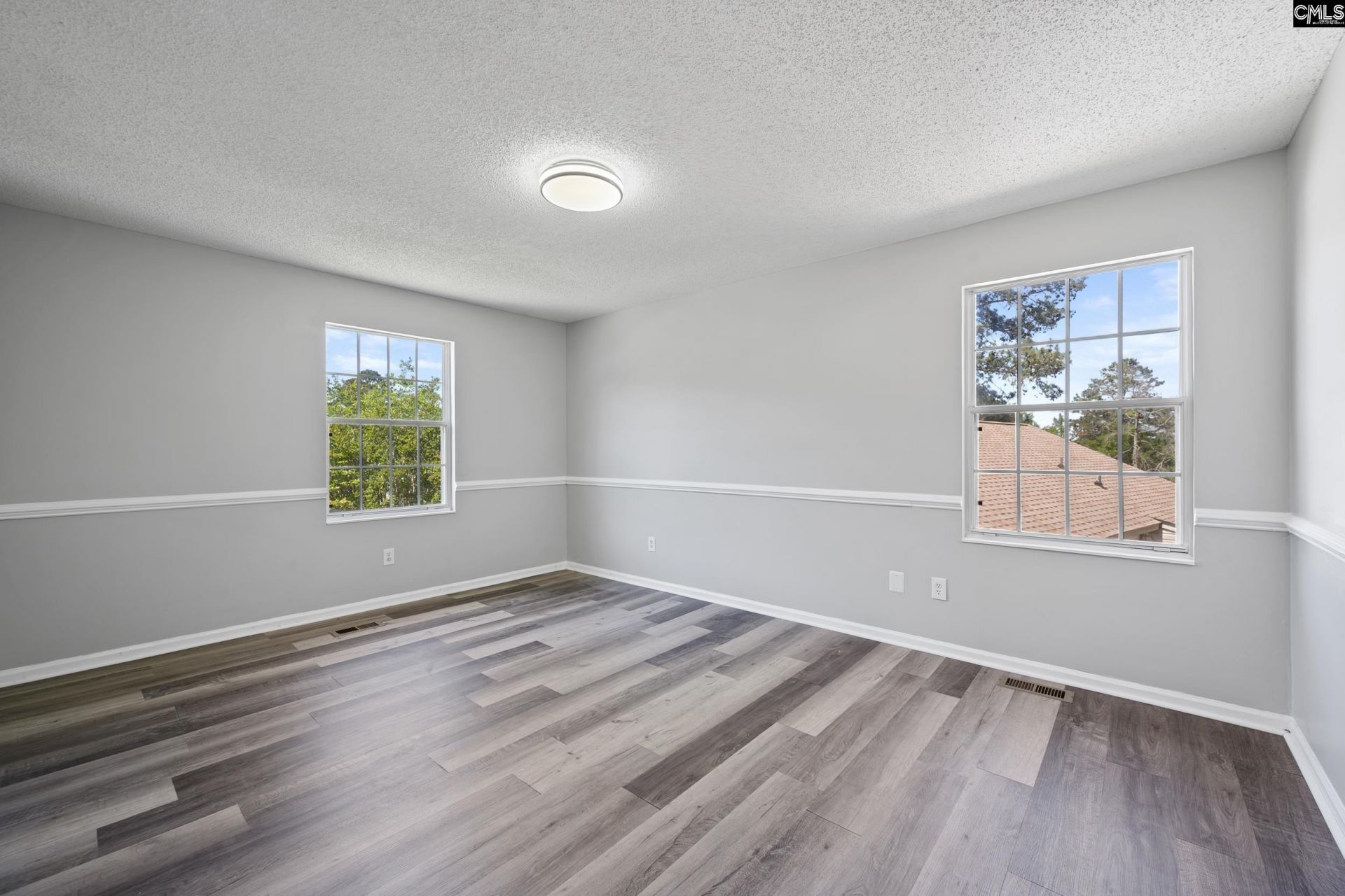 114 Woodspur Road Photo 7