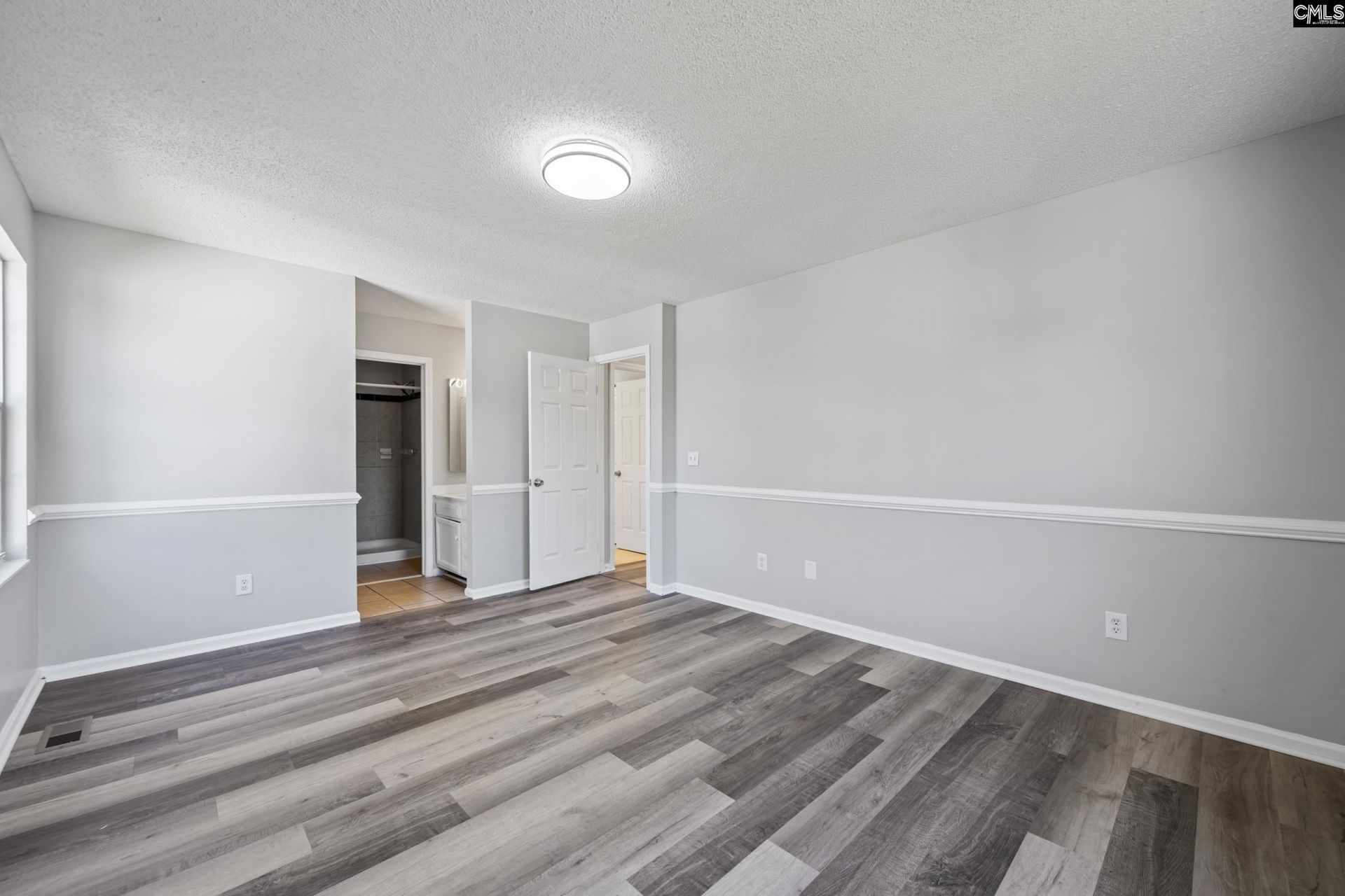 114 Woodspur Road  Photo 8