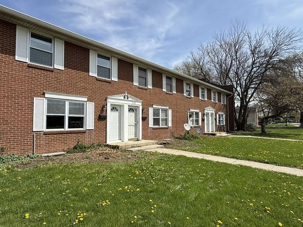 691 OLD INDIAN TRAIL Road , Aurora, IL 60506