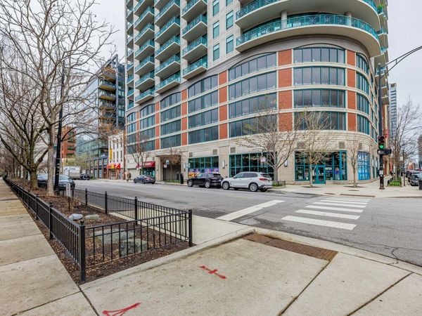 340 W Superior Street, Unit 1006, Chicago, IL 60654