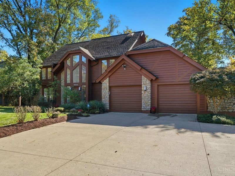 3843 Blackwood Court, Blue Ash, OH 45236 Photo 2