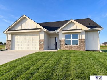 8910 Reed Street, Papillion, NE 68046