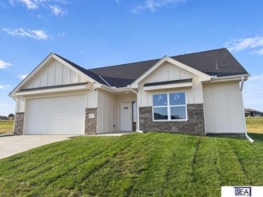 8910 Reed Street, Papillion, NE 68046