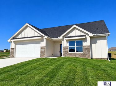 8910 Reed Street, Papillion, NE 68046