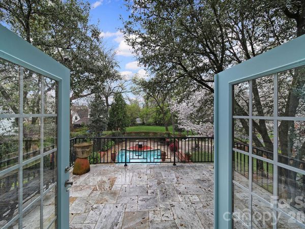 2132 Rolston Drive , Charlotte, NC 28207